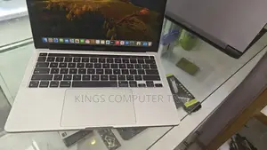 New Laptop Apple MacBook 2020 8GB Intel Core I7 SSD 512GB