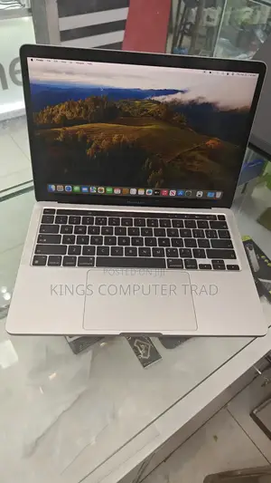New Laptop Apple MacBook 2020 8GB Intel Core I7 SSD 512GB