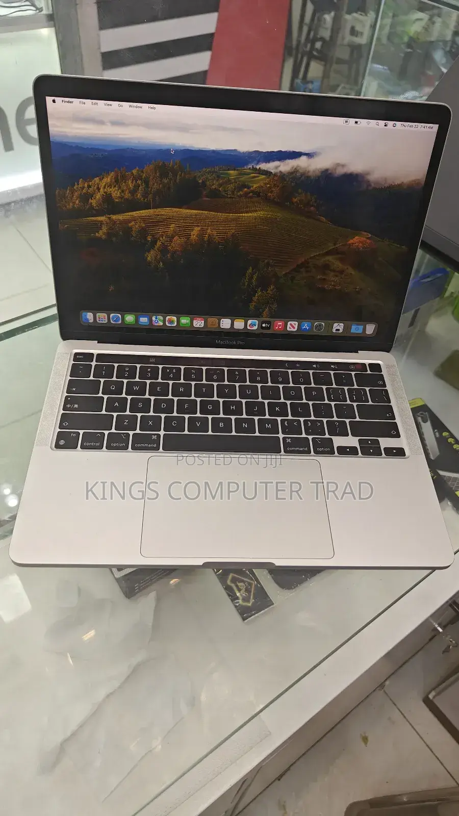 New Laptop Apple MacBook 2020 8GB Intel Core I7 SSD 512GB