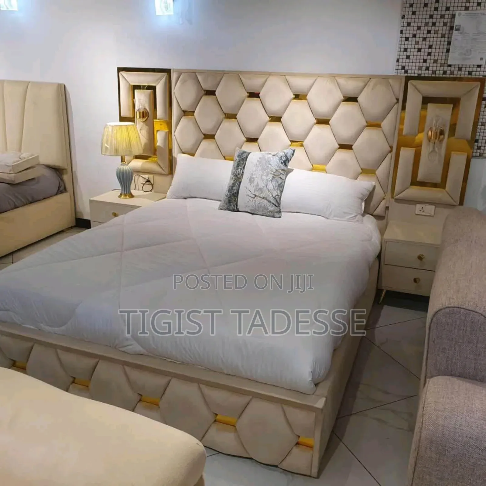 አልጋ የጨርቅ ጥራት ያለው አንደኛ ከነ ኮመዲኖ