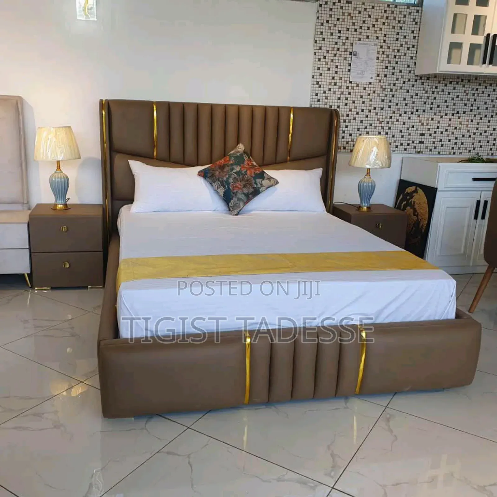 አልጋ የጨርቅ ጥራት ያለው አንደኛ ከነ ኮመዲኖ