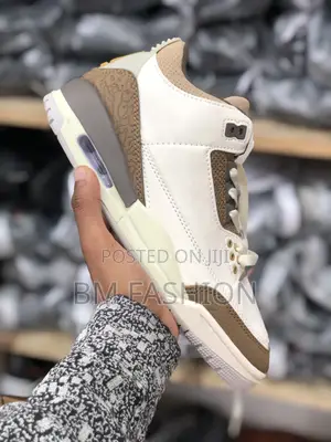 Photo - Jordan 3 Mid High