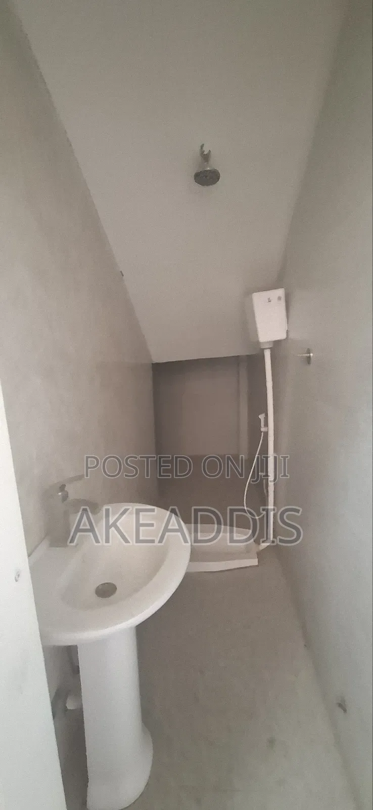 Furnished 7bdrm Townhouse/Terrace in ቦሌ አያት, Bole for sale