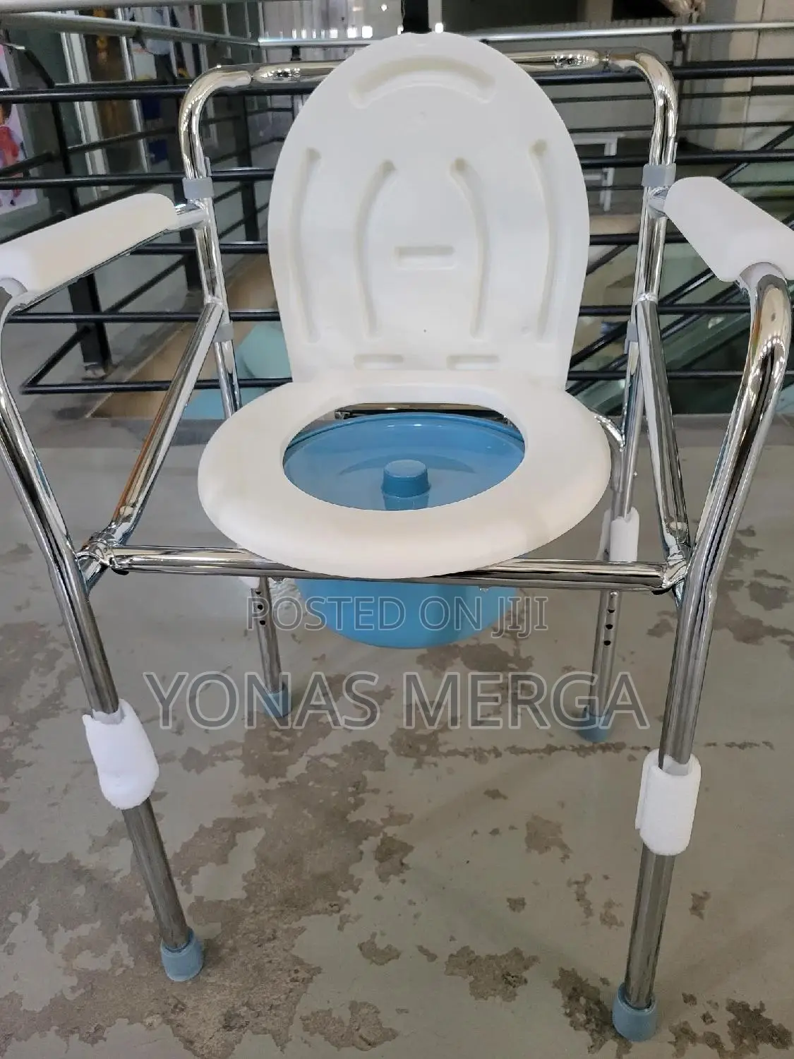 Seat and Potty Bathroom፶会construction for Safety, Robustness