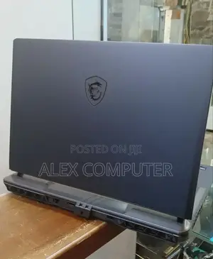 New Laptop MSI Vector 17 HX AI A2XWJG 16GB Intel Core Ultra 7 SSD 1T