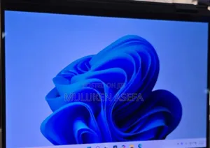 Photo - New Laptop Dell Inspiron 16 5620 16GB Intel Core I7 SSD 1T