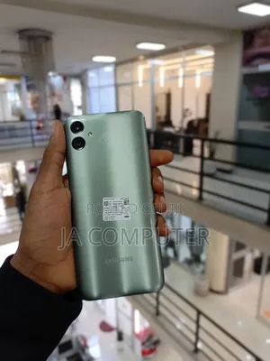 New Samsung Galaxy A06 64 GB Green