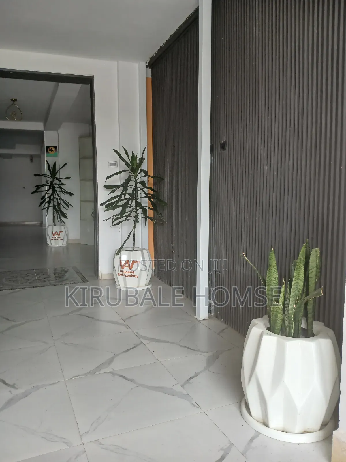 3bdrm Apartment in ሳርቤት አደባባይ, Bole for sale