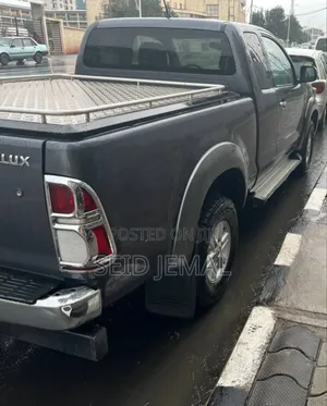 Toyota Hilux 2013 Gray