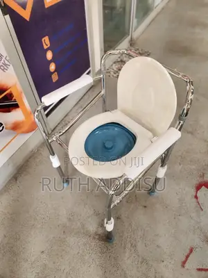 Photo - Commode Chair半島toile Chair與日commod3e Chair當跟commode Chair