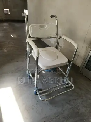 Photo - Commode Wheelchair黨內commode Wheelchair藥房commode Wheelchair
