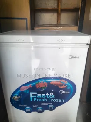 Photo - Midea 129 Model Chest Freezer