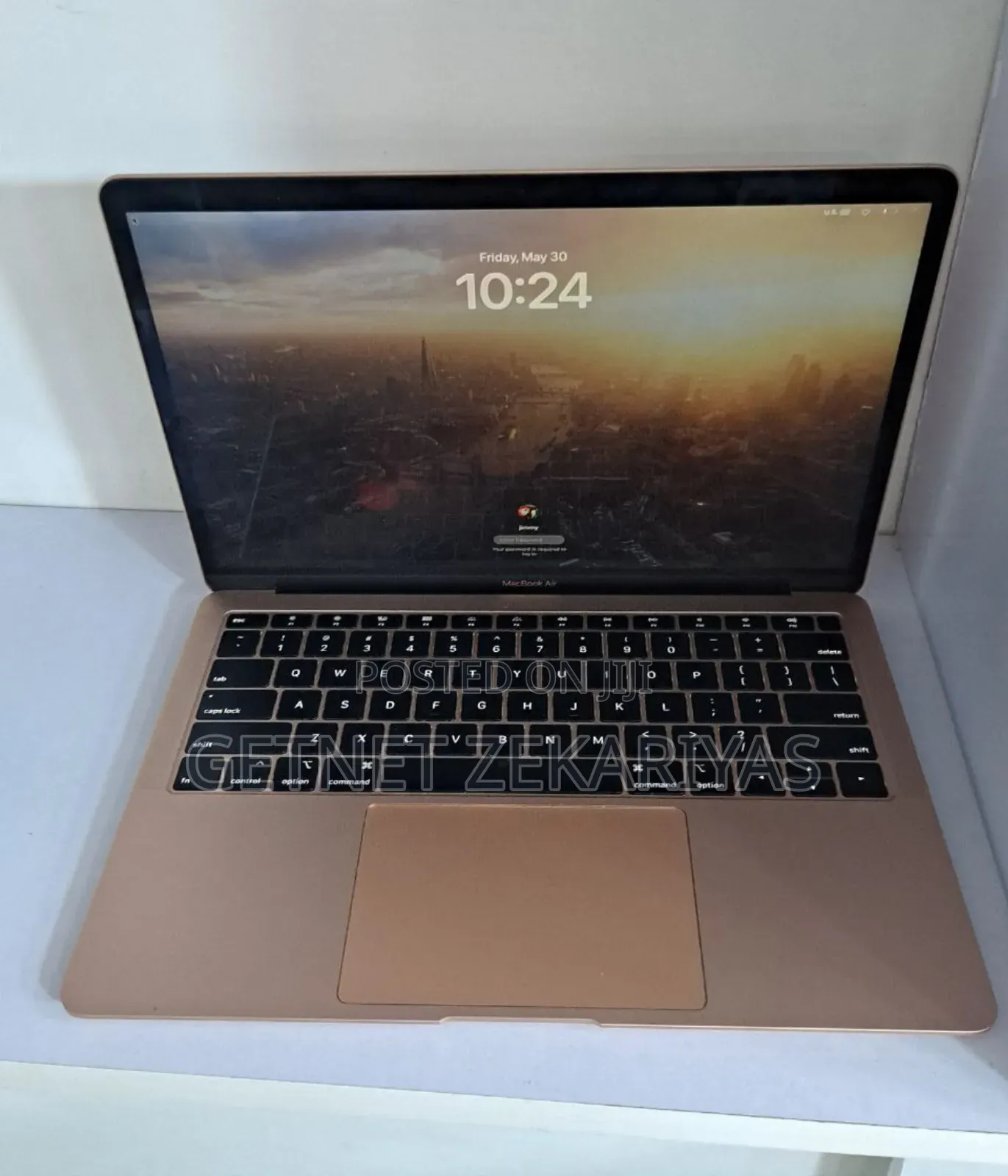 New Laptop Apple MacBook Pro 2019 8GB Intel Core I5 SSD 256GB