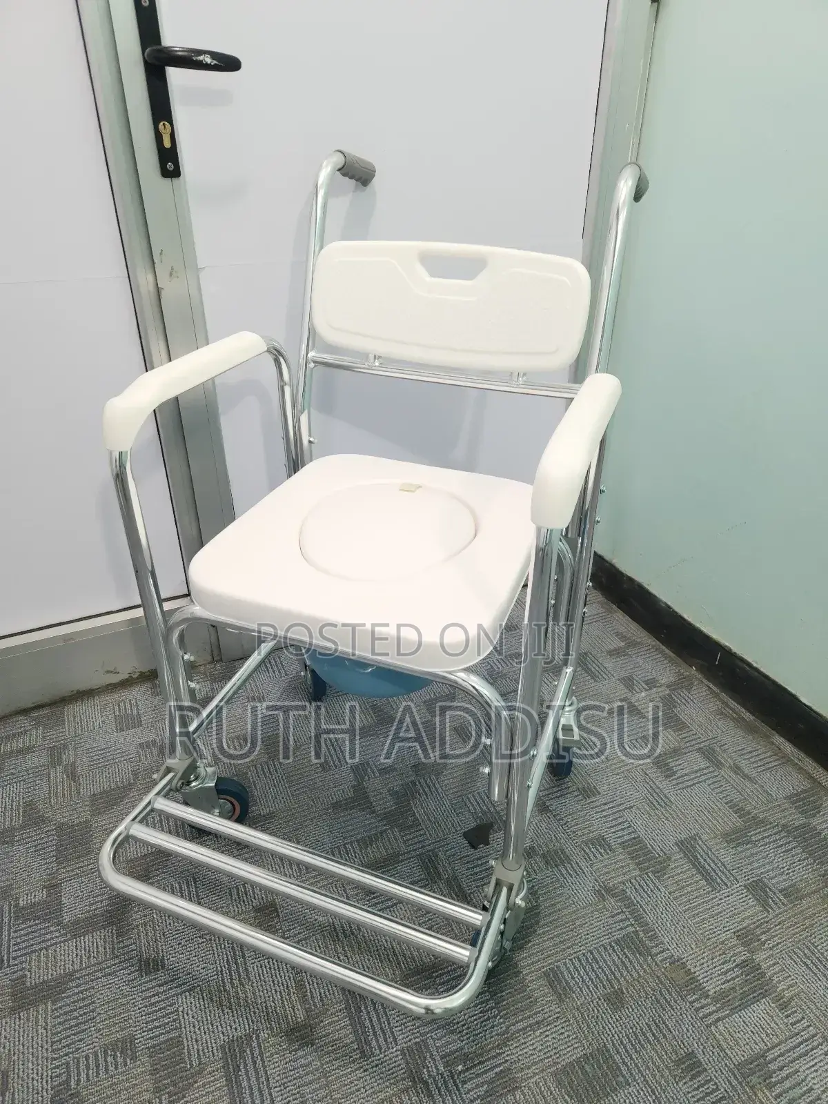 Commode Wheelchair當時commode Wheelchair起來commode Wheelchair