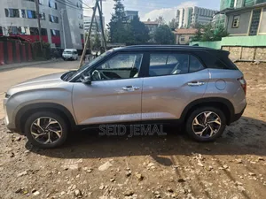 Photo - Hyundai Creta 2023 Silver