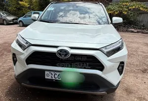 Photo - Toyota RAV4 2024 White