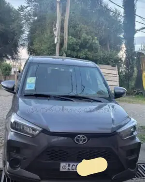 Photo - Toyota Raize 2022 Beige