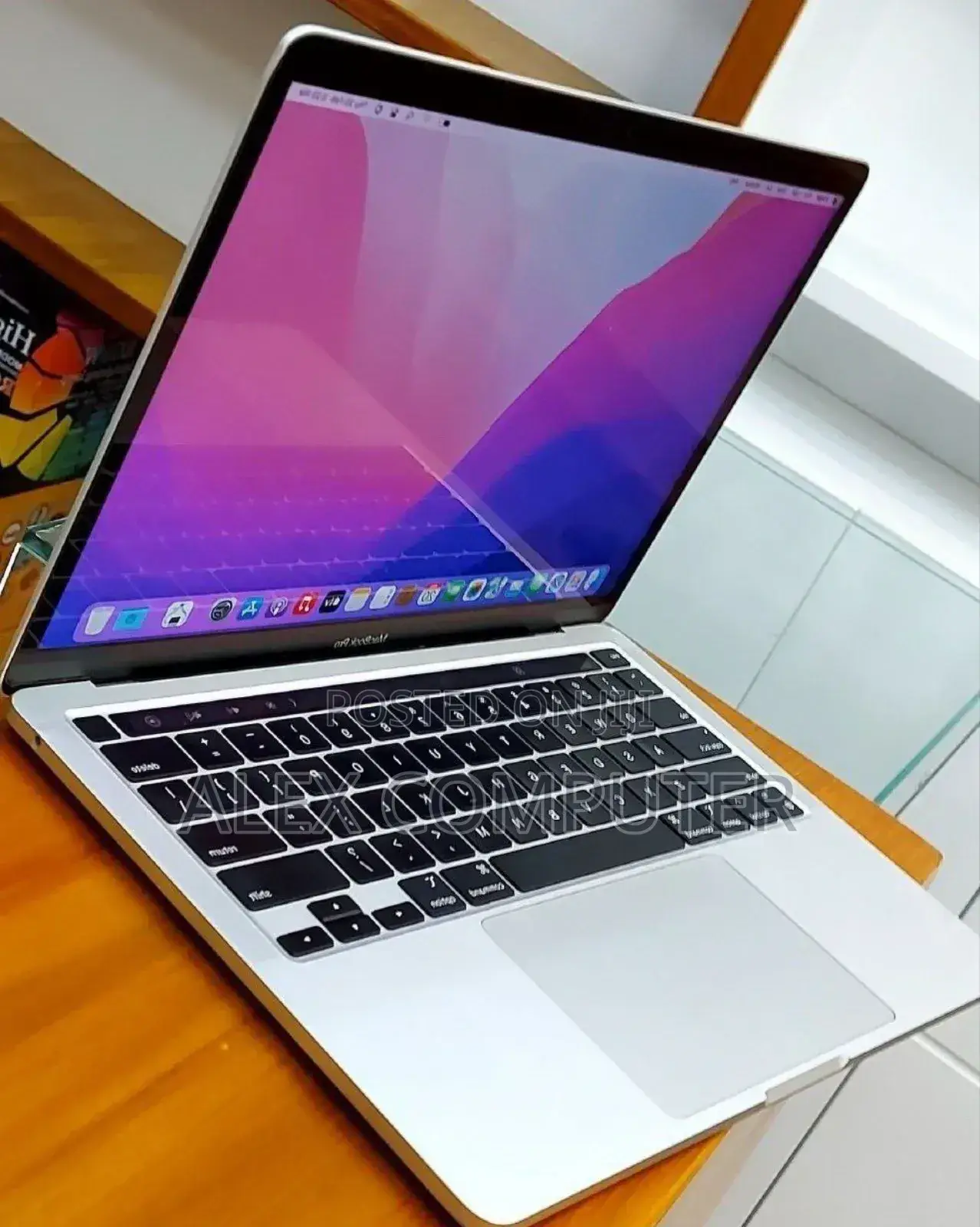 New Laptop Apple MacBook Pro 2021 M1 8GB Apple M1 SSD 512GB