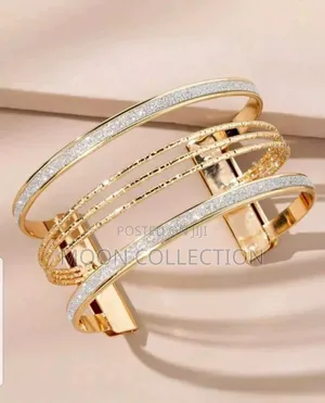 Photo - Stylish Matte Sequin Hollow Bracelet
