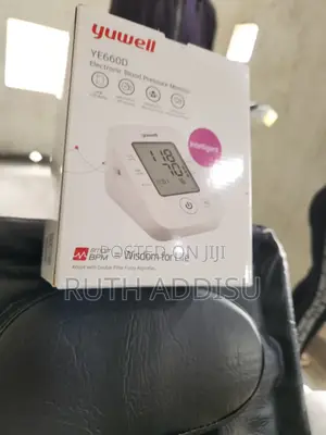 Photo - Blood Pressuer Monitor黨團digital Blood Pressuer Monitor Bp