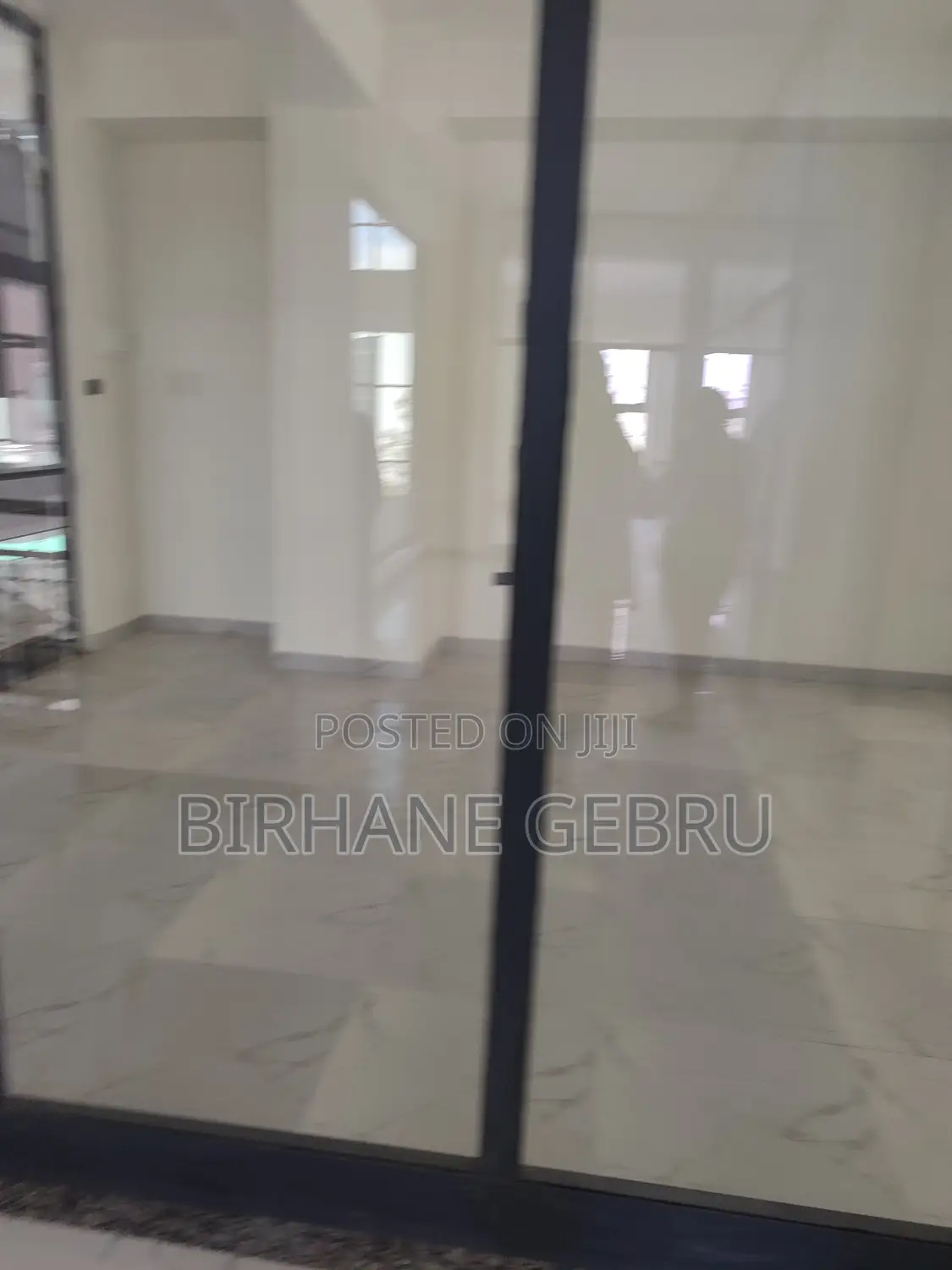 Luxury Complex Apartiment Rent for Cafe and Resturant