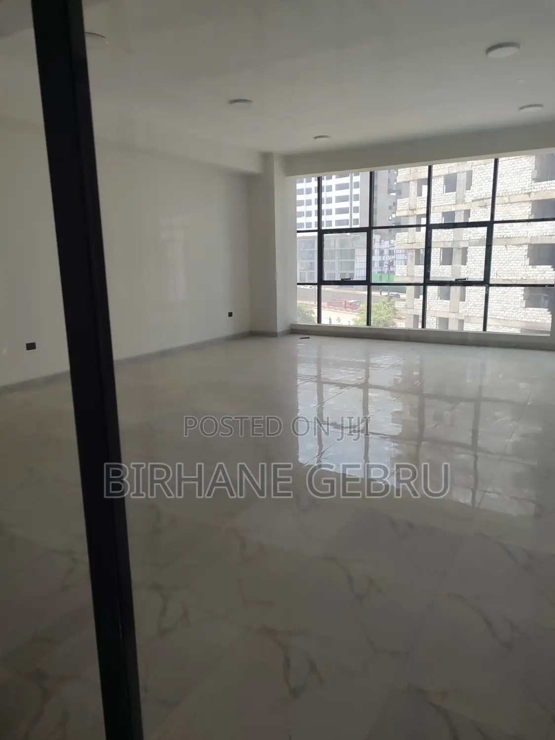 Luxury Complex Apartiment Rent for Cafe and Resturant