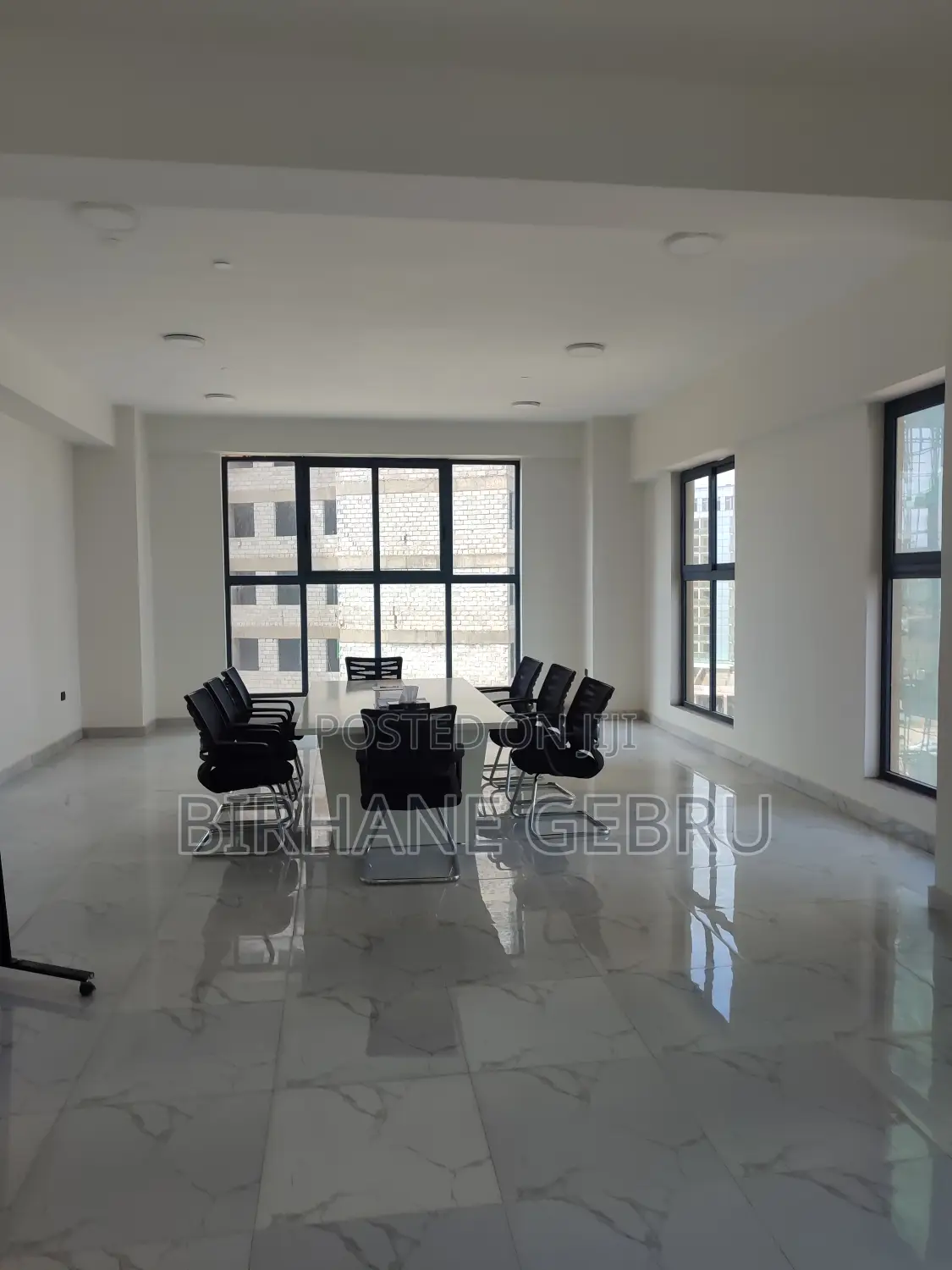 Luxury Complex Apartiment Rent for Cafe and Resturant