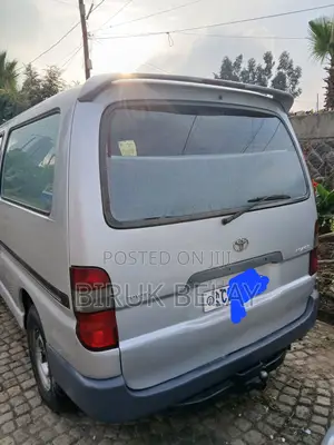 Photo - Toyota HiAce 2002 Grey
