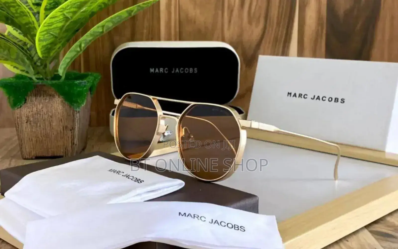 Marc Jacobs Golden Frame
