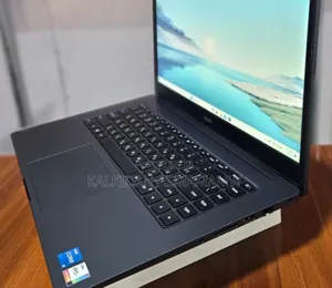 Photo - New Laptop Apple MacBook 16GB Intel Core I5 SSD 512GB