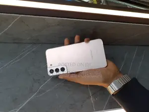 Photo - Samsung Galaxy S22 5G 128 GB Rose Gold