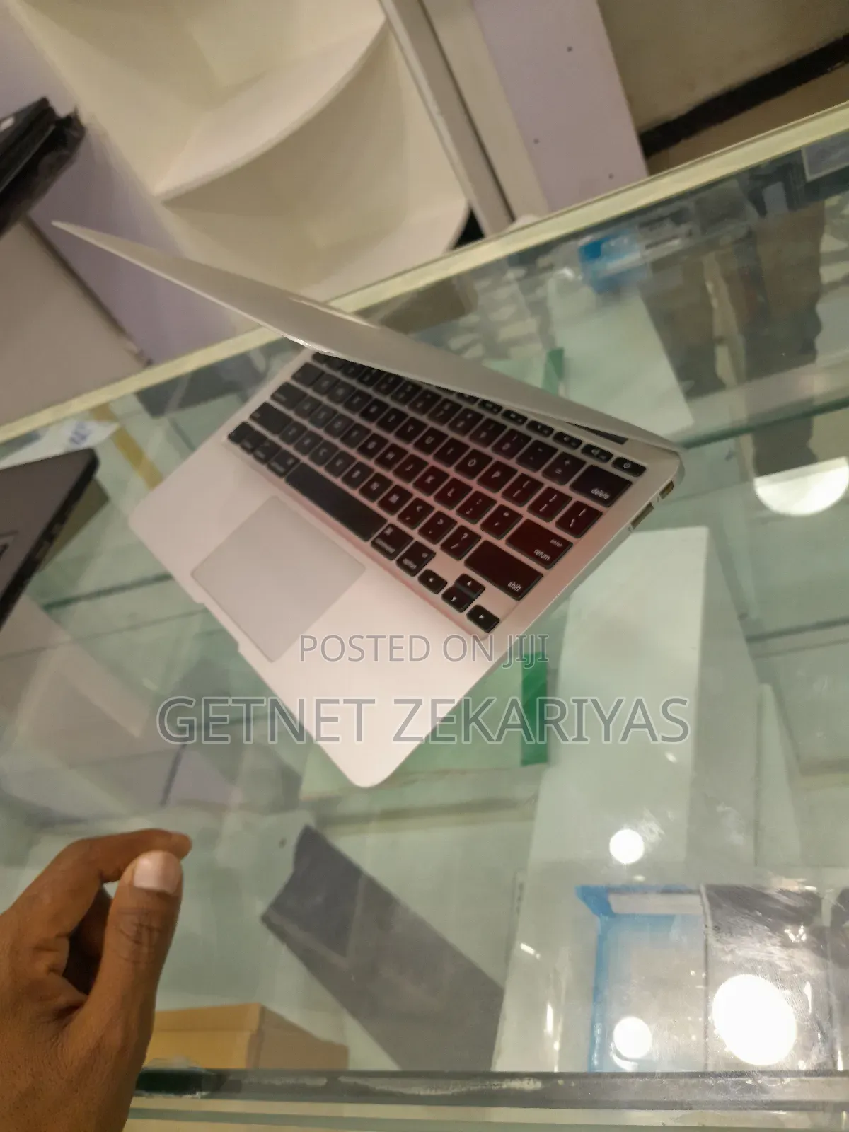 New Laptop Apple MacBook Air 4GB Intel Core I5 SSD 128GB