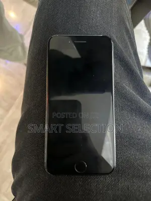 Photo - Apple iPhone 7 128 GB Black