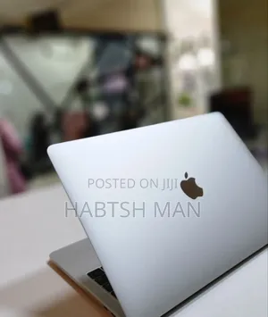 New Laptop Apple MacBook Pro 2018 8GB Intel Core I5 SSD 256GB