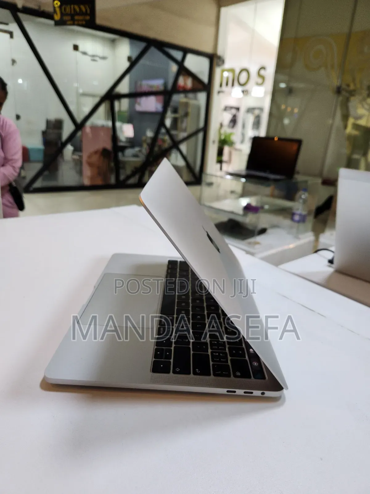 New Laptop Apple MacBook Pro 2018 8GB Intel Core I5 SSD 256GB