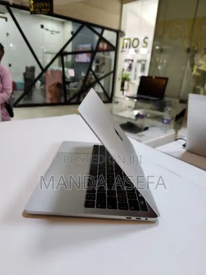 New Laptop Apple MacBook Pro 2018 8GB Intel Core I5 SSD 256GB