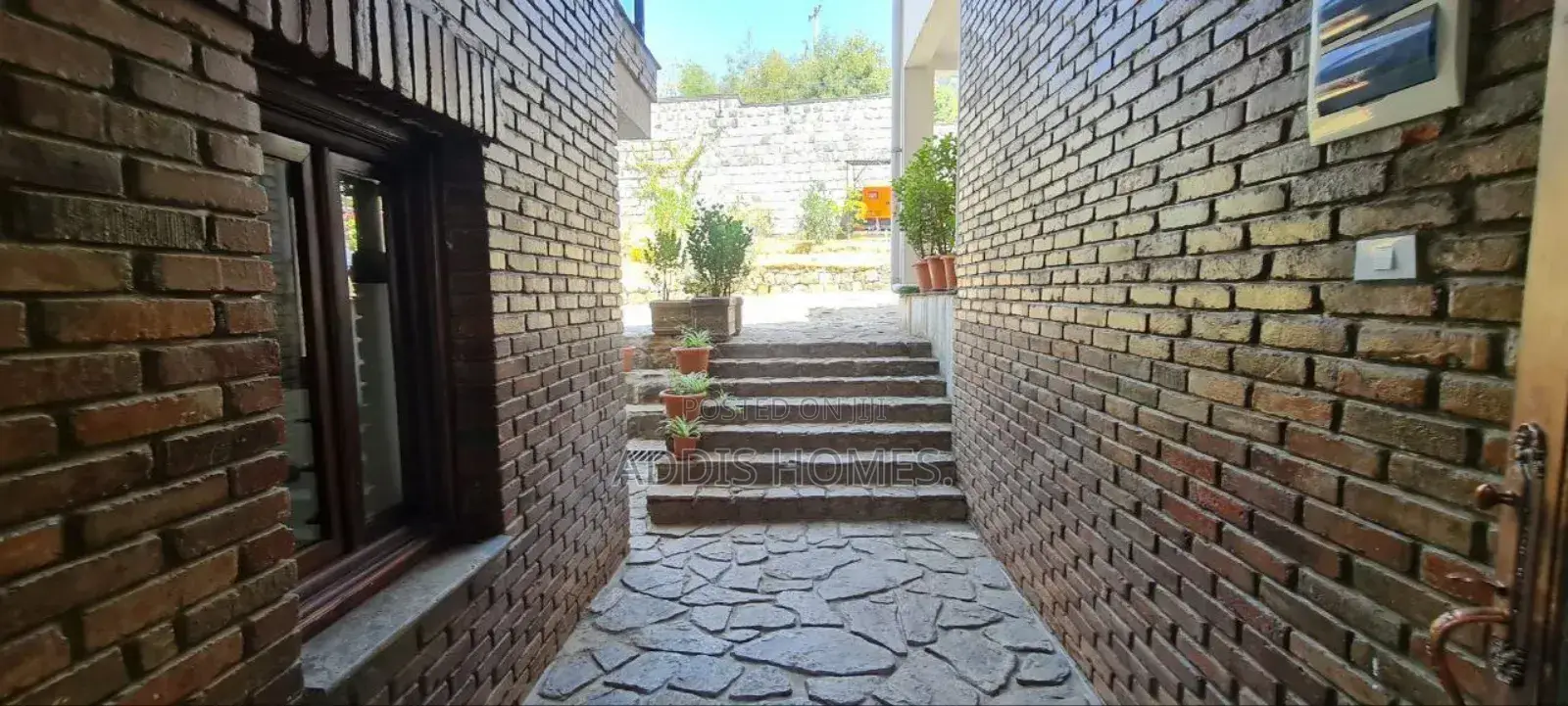 Furnished 5bdrm Villa in Bole for rent