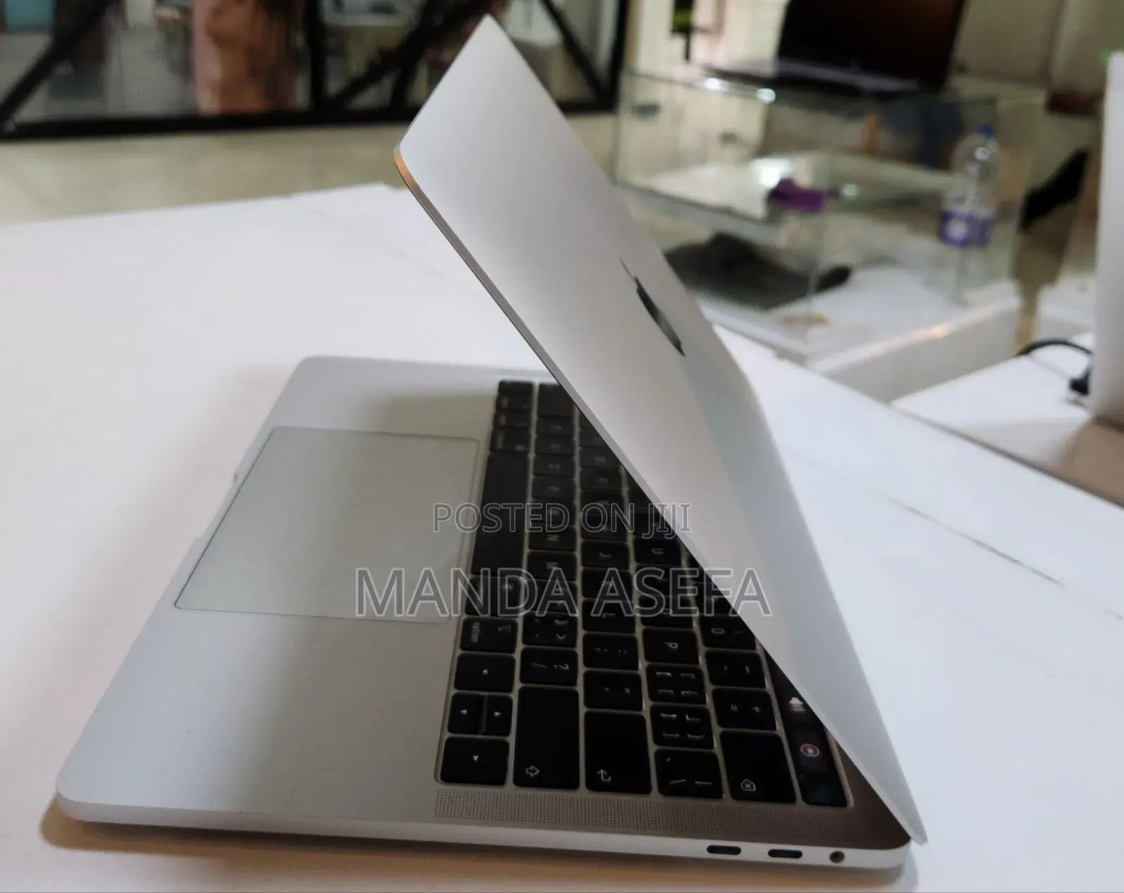 New Laptop Apple MacBook Pro 2018 8GB Intel Core I5 SSD 256GB