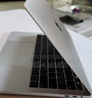 New Laptop Apple MacBook Pro 2018 16GB Intel Core I5 SSD 256GB