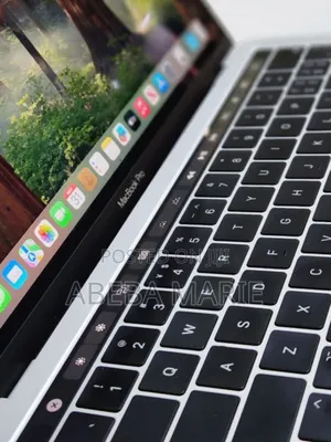 New Laptop Apple MacBook Pro 2018 16GB Intel Core I5 SSD 256GB