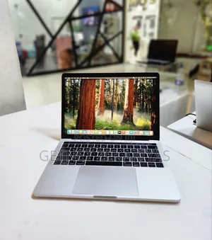 New Laptop Apple MacBook Pro 2018 8GB Intel Core I5 SSD 256GB