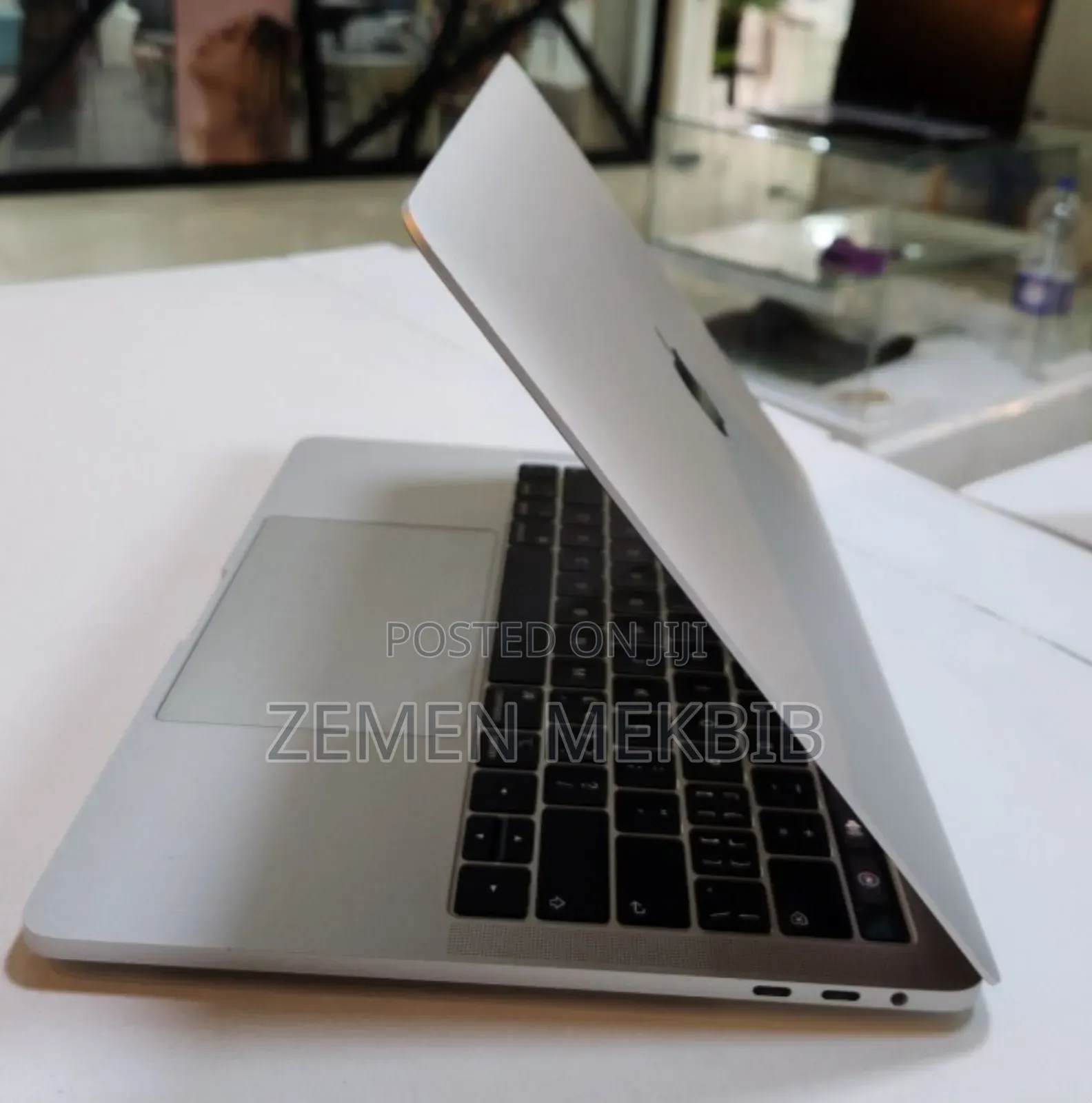 New Laptop Apple MacBook Pro 2018 8GB Intel Core I5 SSD 256GB