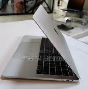 New Laptop Apple MacBook Pro 2018 8GB Intel Core I5 SSD 256GB