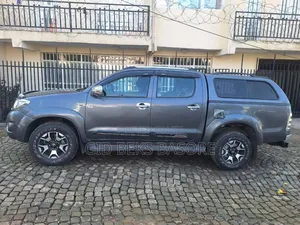 Toyota Hilux 2010 Gray