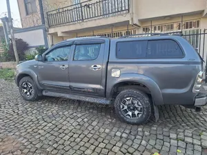 Toyota Hilux 2010 Gray