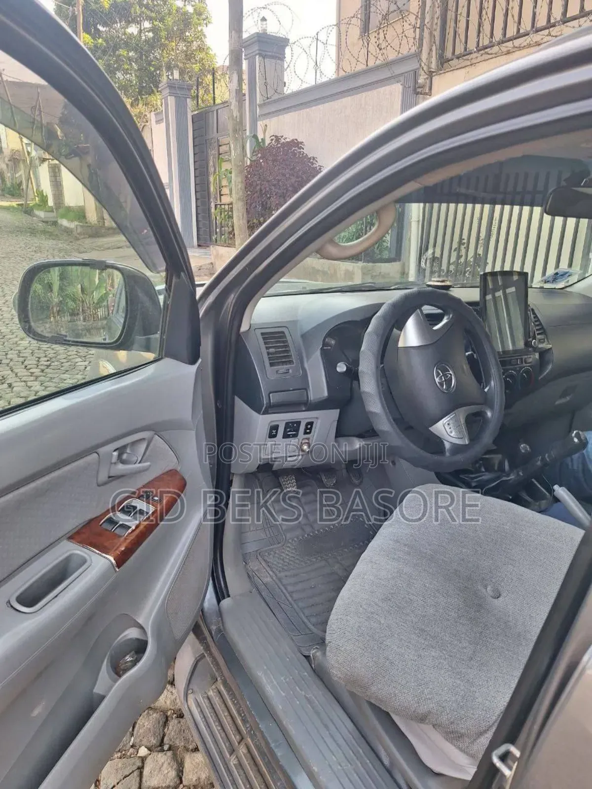 Toyota Hilux 2010 Gray