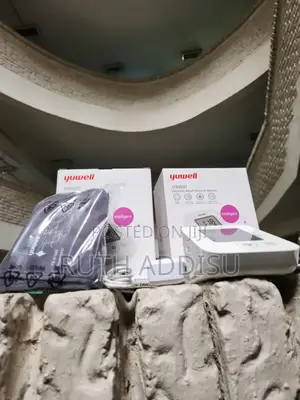 Photo - Digital Blood Pressuer Monitor走出packed New Bp Safe Bp Monitr