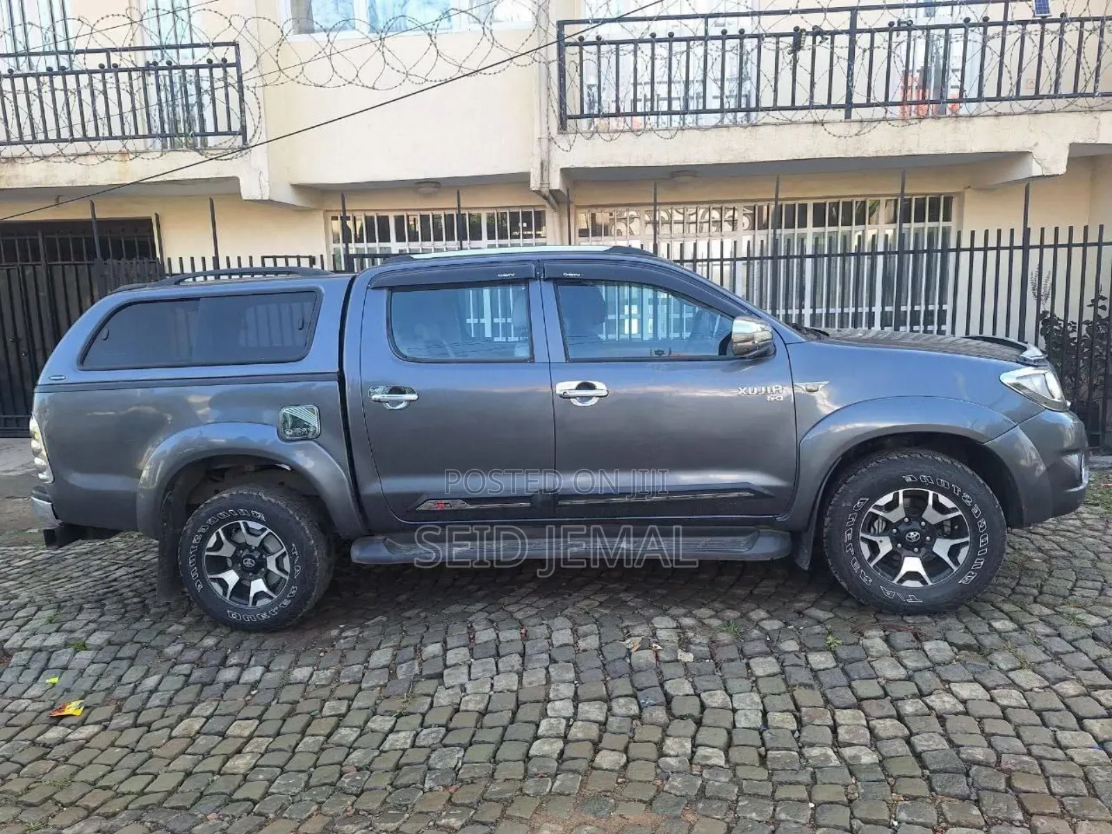 Toyota Hilux 2011 Gray