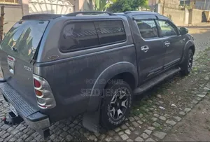 Toyota Hilux 2011 Gray