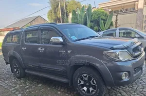 Toyota Hilux 2011 Gray